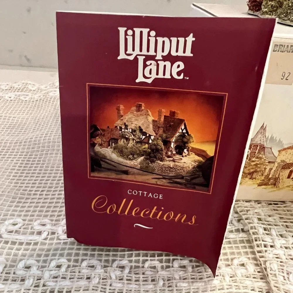 Vintage Lilliput Lane The Briary with box and Deeds